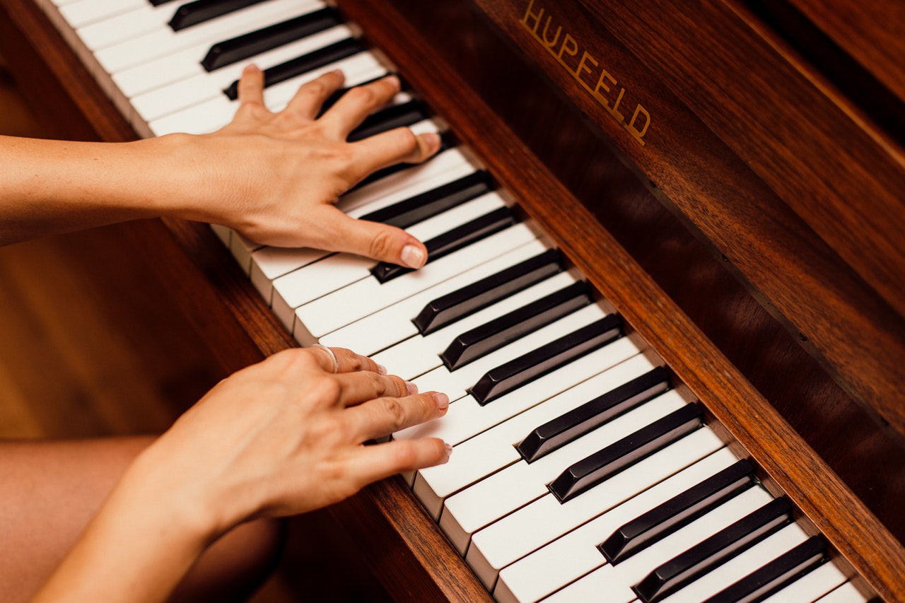 Clavier et piano, deux instruments de musique aux multiples points communs