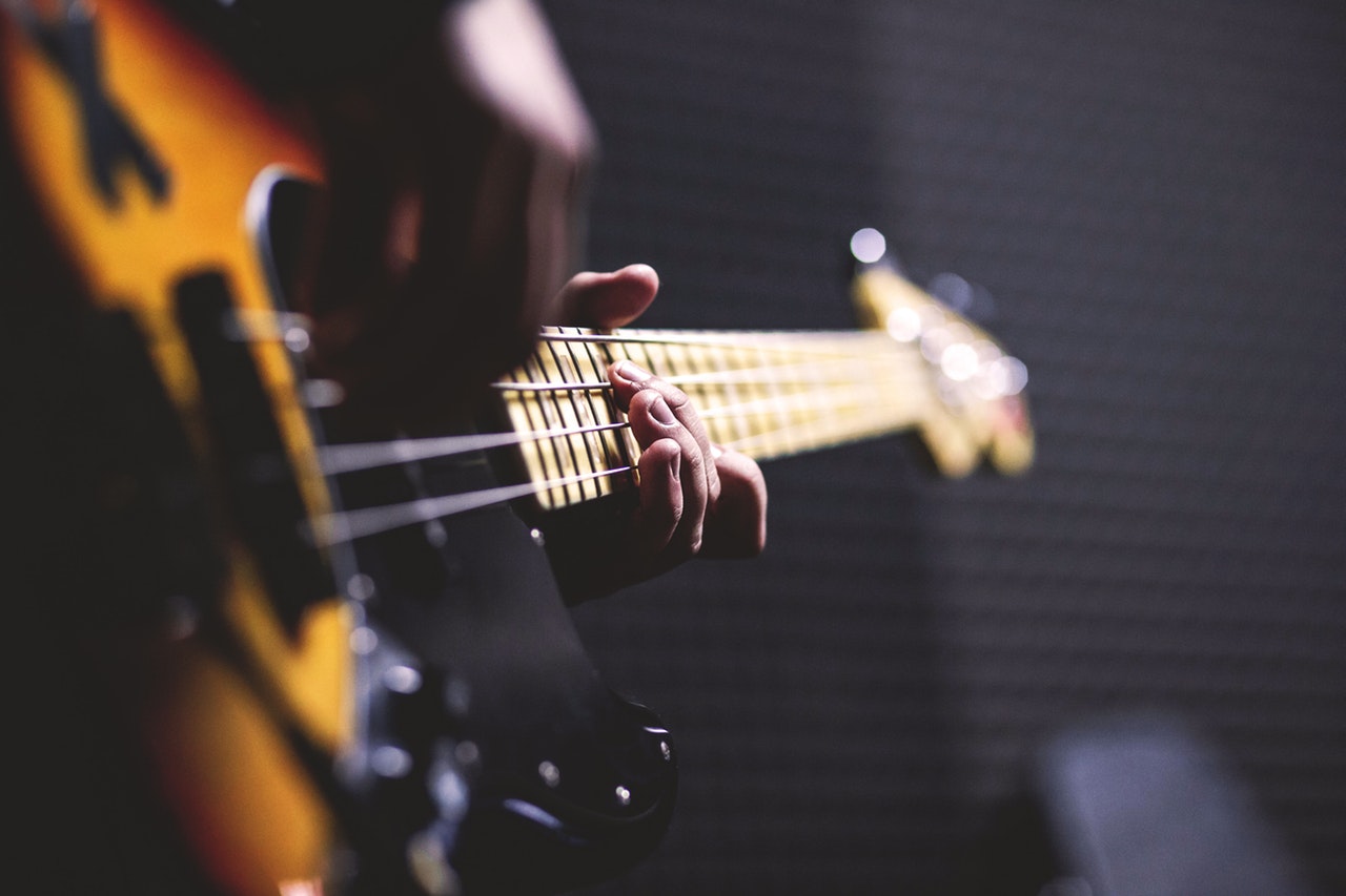 La guitare classique et la guitare électrique